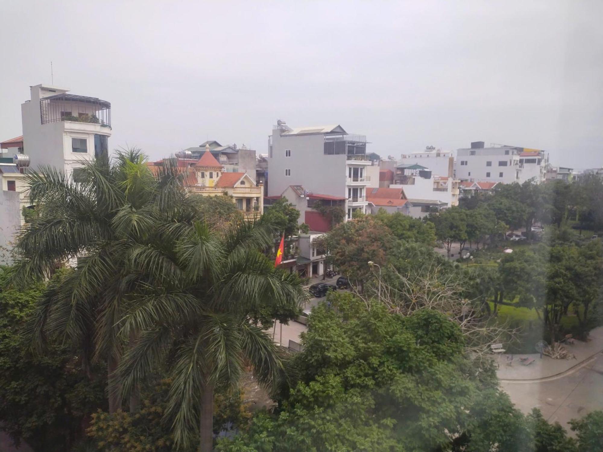 Light Hotel Ha Noi - Near Aeon Mall Long Bien, Hanoi